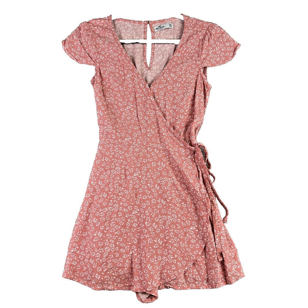 Hollister Women's XS Pink‎  Ditsy Floral Wrap Shorts Romper Cottagecore Coquette